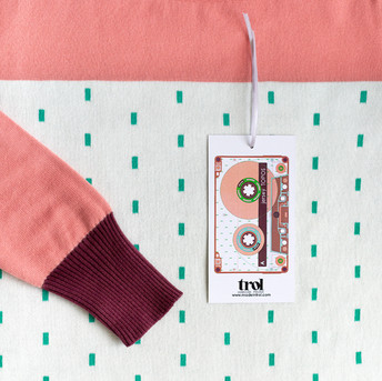Jersey Topos. Diseño de Trol: marca española de moda sostenible con mucho Color.